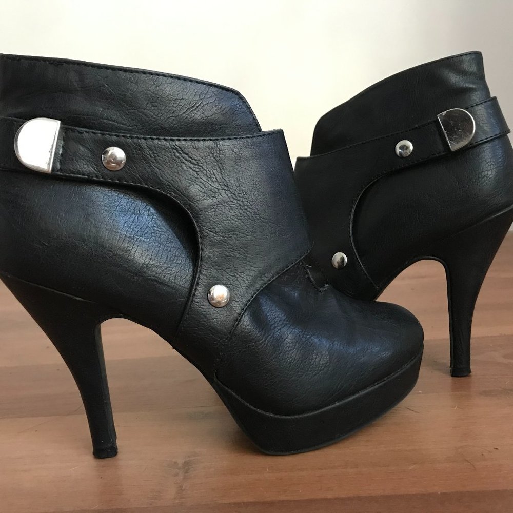 Unlisted by Kenneth Cole Black Ankle Booties